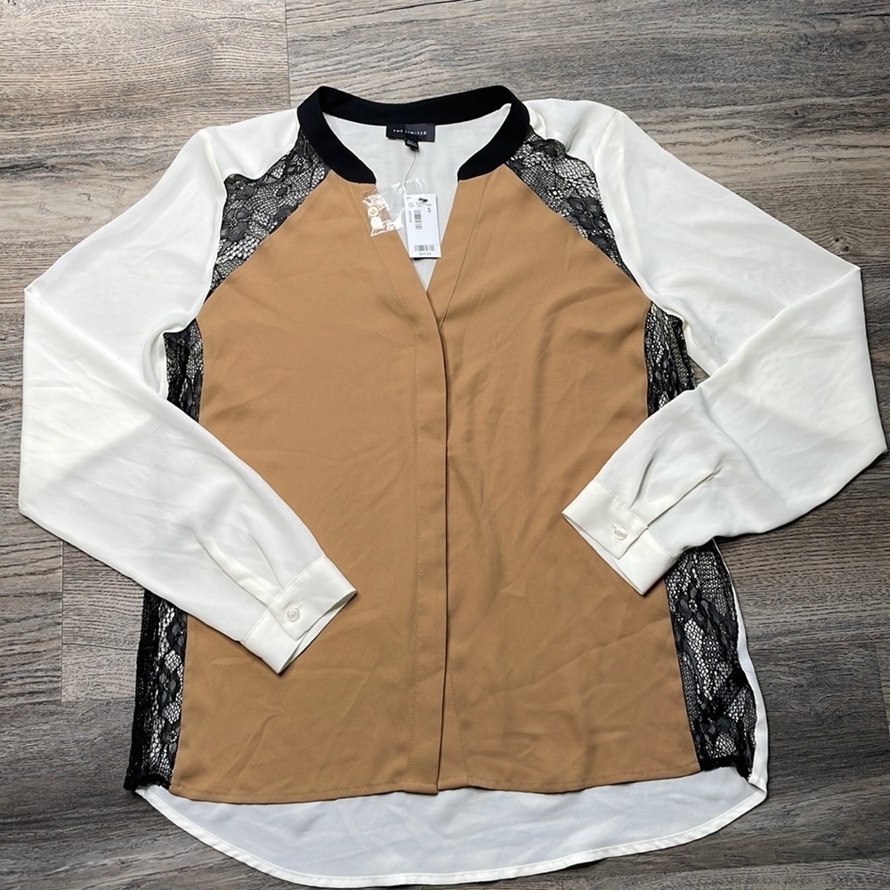 NWT The Limited Women’s Cream White blouse with Black accents lace, v neck, sz S